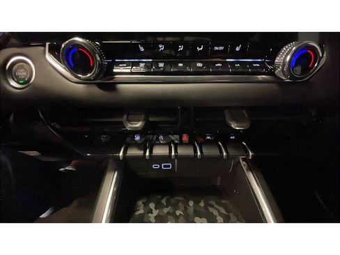 New 2026 GMC Canyon Elevation w/ Convenience Package image 15