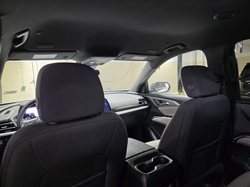 Used 2025 Chevrolet Traverse LT image 16