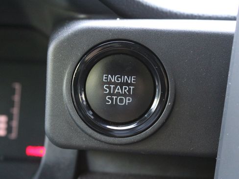 Used 2025 Toyota Tacoma SR5 AWD/4WD image 31