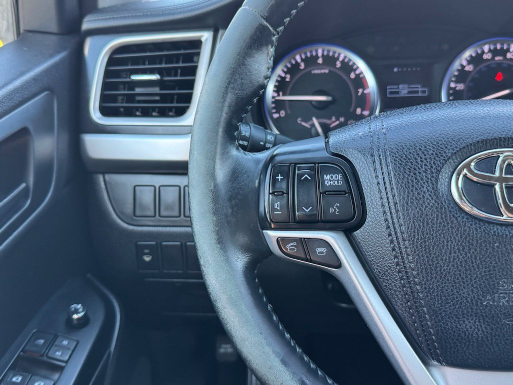 Used 2016 Toyota Highlander Plus FWD image 10