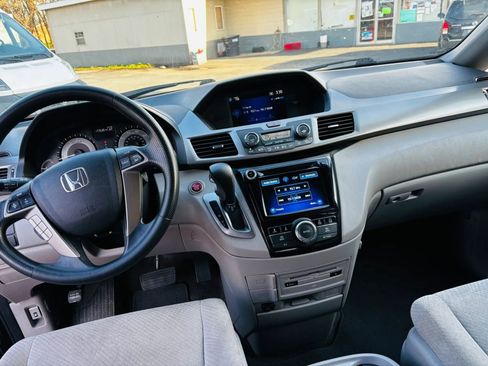 Used 2016 Honda Odyssey SE image 11