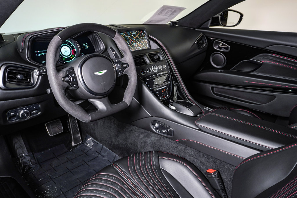 Used 2021 Aston Martin DB11 Coupe RWD image 23