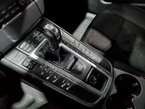 Used 2018 Porsche Macan image 35