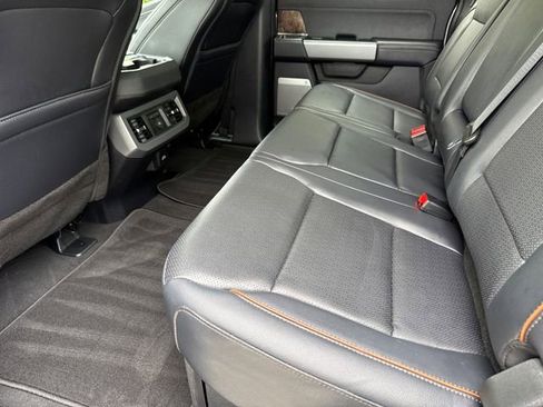 Used 2025 Ford F250 Lariat w/ FX4 Off-Road Package image 17