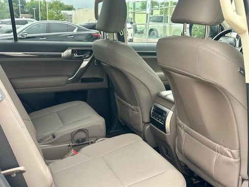 Used 2023 Lexus GX 460 Premium w/ Accessory Package AWD/4WD image 11