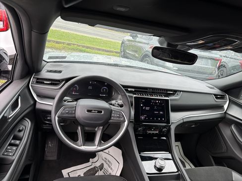Used 2025 Jeep Grand Cherokee L Altitude AWD/4WD image 15