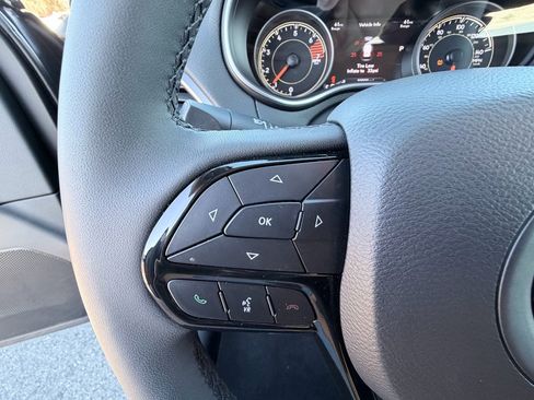 Used 2023 Jeep Cherokee Altitude Lux image 16