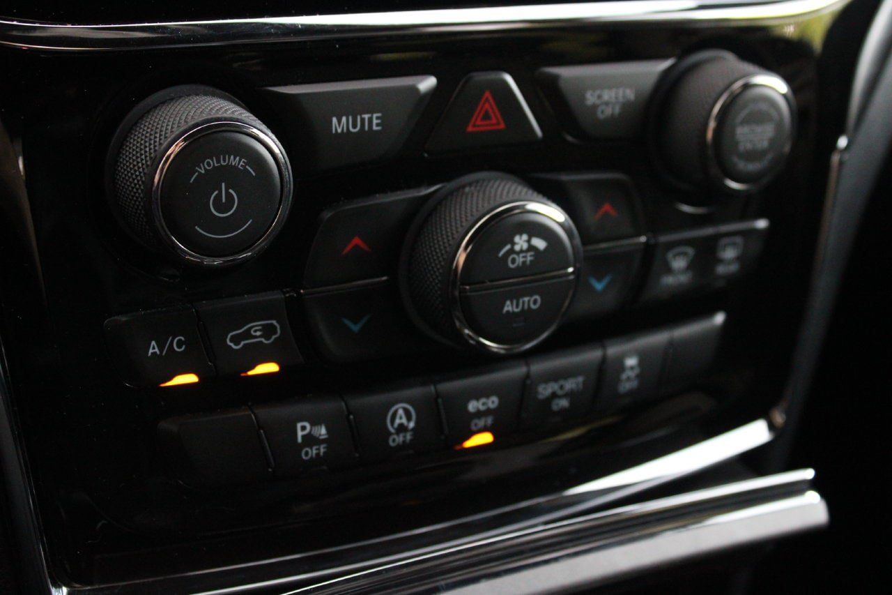 Used 2020 Jeep Grand Cherokee Altitude AWD/4WD image 16