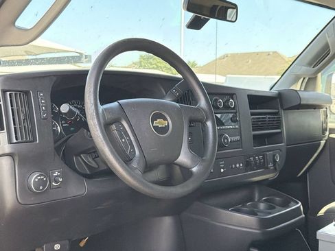 Used 2018 Chevrolet Express 2500 w/ Driver Convenience Package RWD image 7