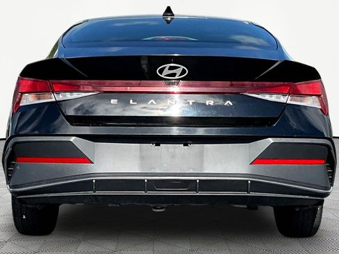 Used 2024 Hyundai Elantra SEL FWD image 5
