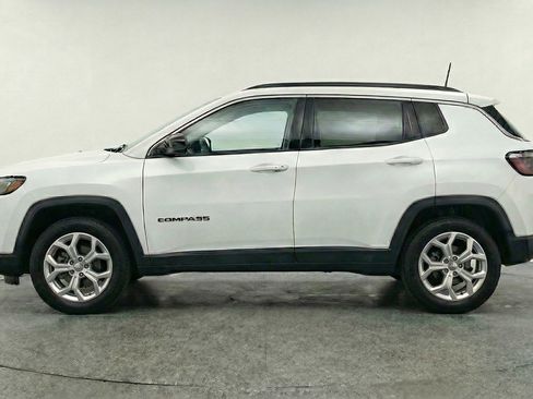 Used 2025 Jeep Compass Latitude image 5