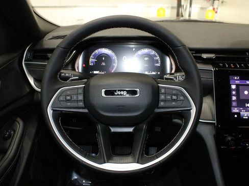 New 2025 Jeep Grand Cherokee Laredo w/ Luxury Tech Group I image 23