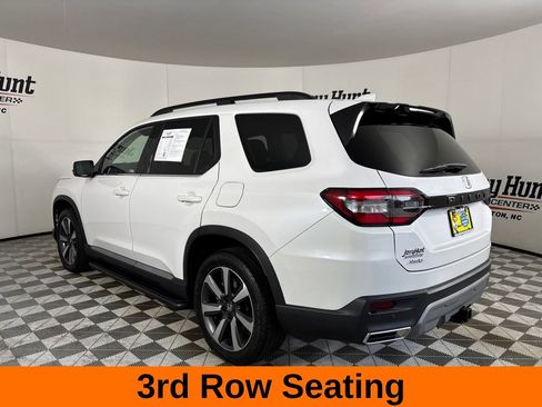 Used 2025 Honda Pilot Touring image 8
