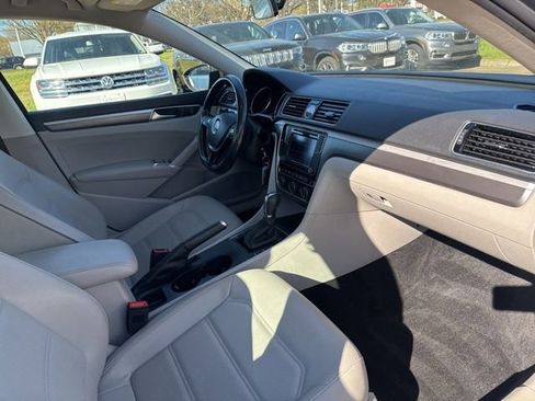 Used 2017 Volkswagen Passat 1.8T R-Line w/ R-Line Lighting Package image 18