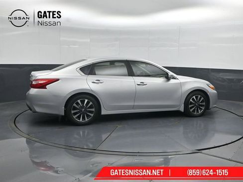 Used 2016 Nissan Altima 2.5 SV FWD image 3