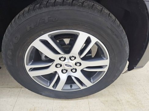 Used 2023 Ford Expedition Limited image 11