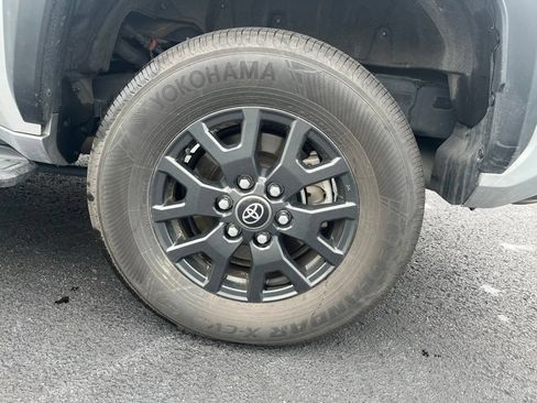 Used 2025 Toyota 4Runner SR5 AWD/4WD image 10