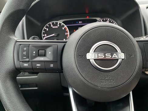 Used 2024 Nissan Rogue S image 17