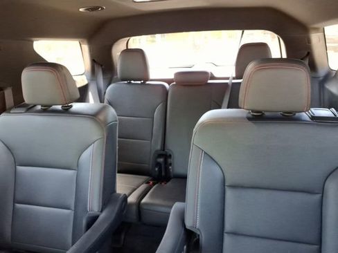 Used 2025 Chevrolet Traverse Z71 AWD/4WD image 11