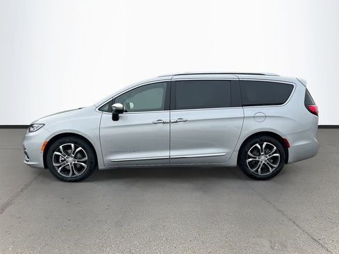New 2026 Chrysler Pacifica Pinnacle image 4