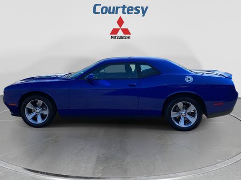 Used 2019 Dodge Challenger SXT RWD image 2