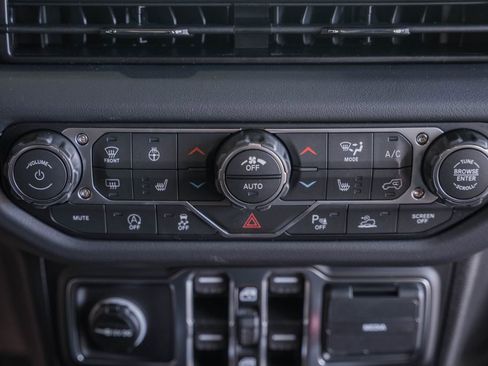 New 2026 Jeep Wrangler Unlimited Sahara AWD/4WD image 23