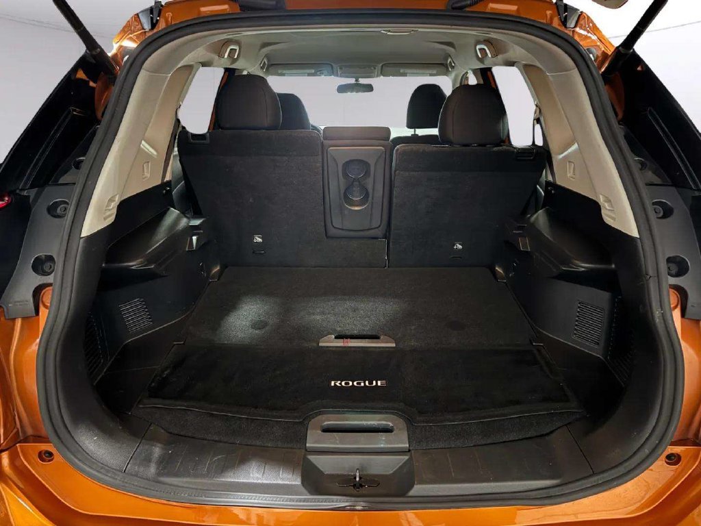 Used 2018 Nissan Rogue SV AWD/4WD image 27