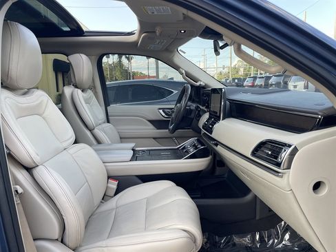Used 2018 Lincoln Navigator L Select w/ Technology Package image 24