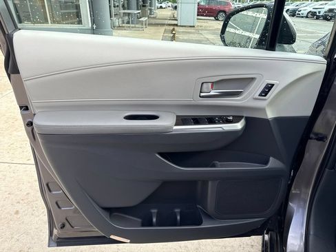 Used 2021 Toyota Sienna Limited AWD/4WD image 20