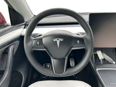 Used 2024 Tesla Model Y Long Range AWD/4WD image 3