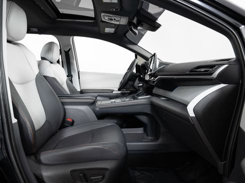 Used 2022 Toyota Sienna XSE w/ XSE Plus Package image 28