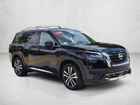Certified 2025 Nissan Pathfinder Platinum FWD image 3