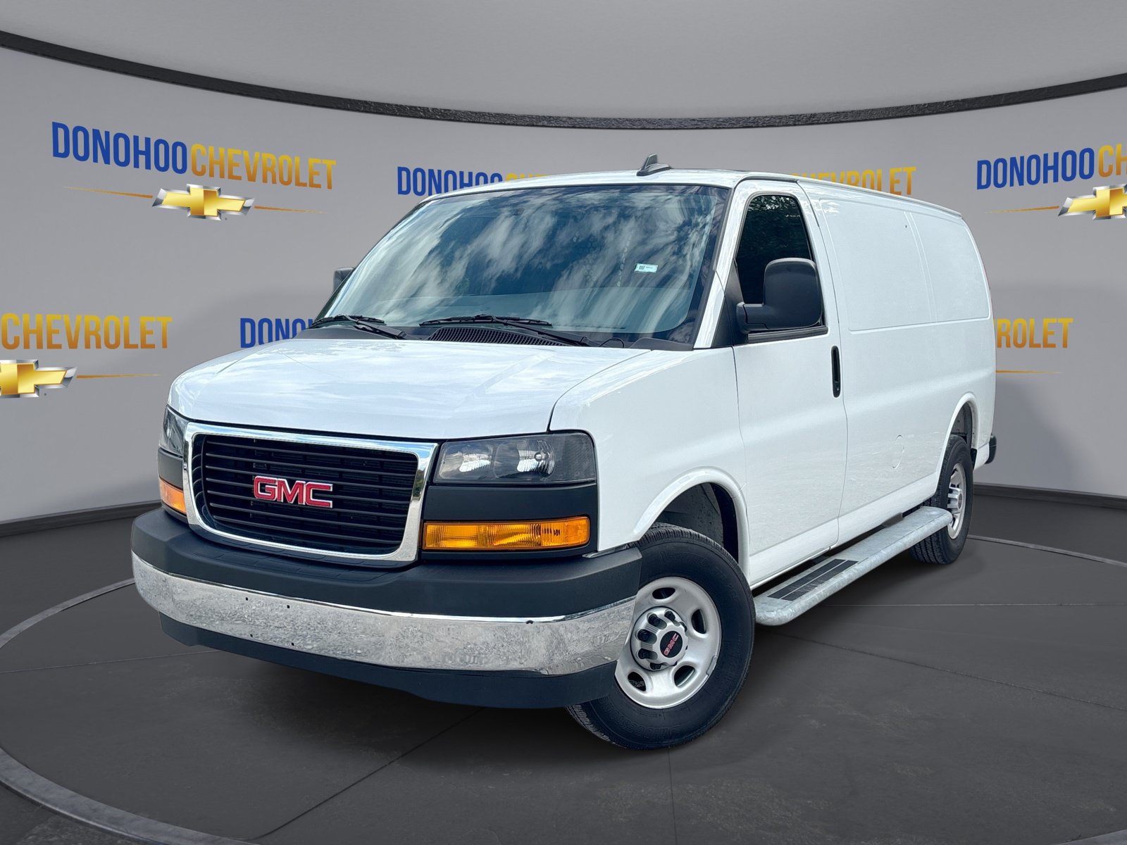 Used 2025 GMC Savana 2500 w/ Driver Convenience Package RWD image 4
