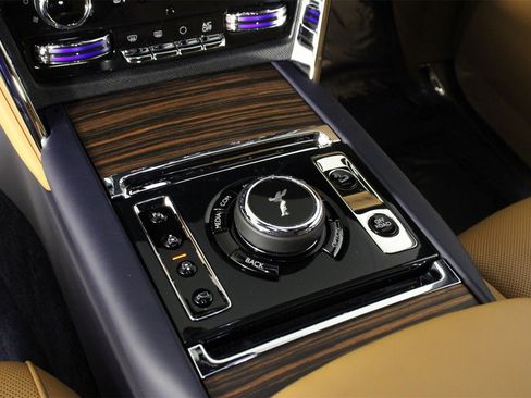 Certified 2024 Rolls-Royce Cullinan image 10