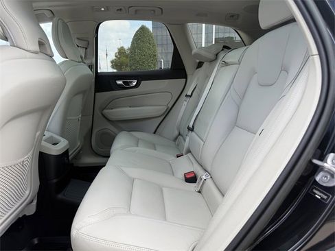 Certified 2023 Volvo XC60 T8 Ultimate w/ Climate Package image 15