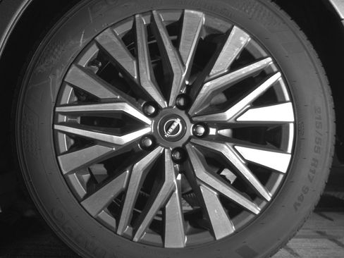 Used 2025 Nissan Altima 2.5 SV FWD image 14