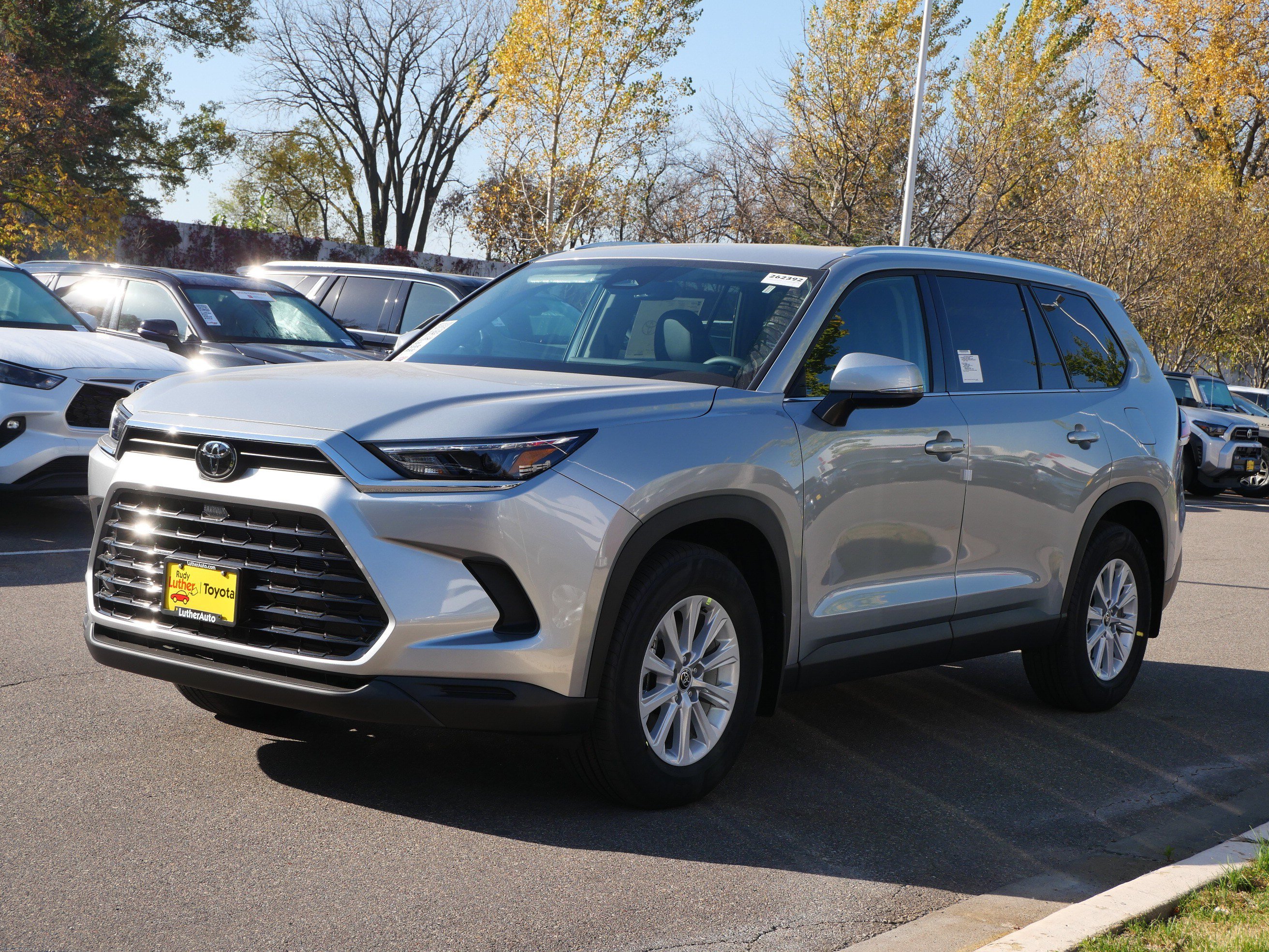 New 2026 Toyota Grand Highlander XLE FWD image 4