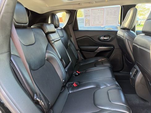 Used 2019 Jeep Cherokee Latitude Plus w/ Comfort/Convenience Group image 13