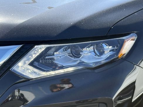 Used 2018 Nissan Rogue SL w/ Premium Package image 7
