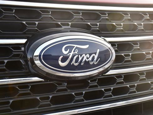 Used 2023 Ford Explorer XLT image 37