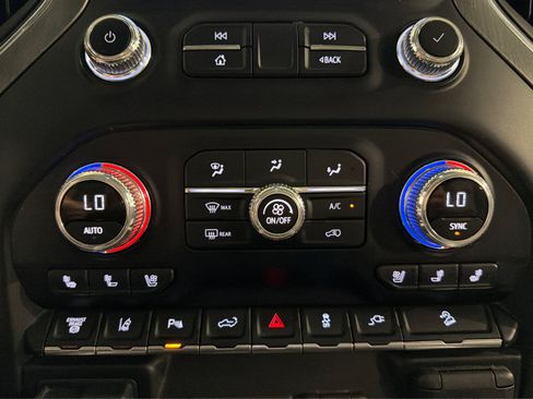 Used 2021 GMC Sierra 3500 Denali w/ Denali Ultimate Package AWD/4WD image 35