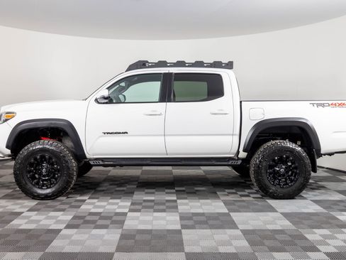 Used 2021 Toyota Tacoma TRD Off-Road w/ Technology Package AWD/4WD image 3