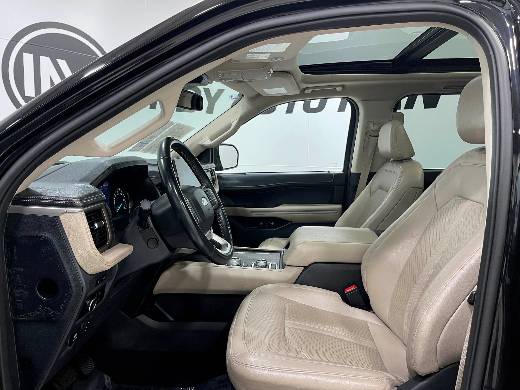 Used 2024 Ford Expedition Limited AWD/4WD image 13