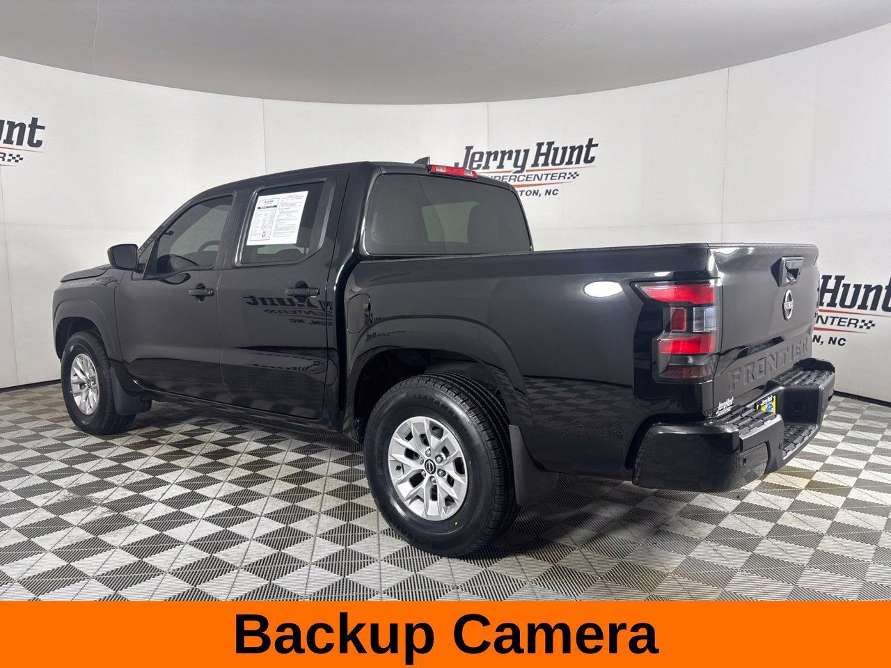 Used 2024 Nissan Frontier SV w/ Technology Package RWD image 9