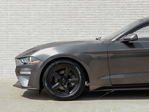 Used 2018 Ford Mustang Coupe RWD image 11
