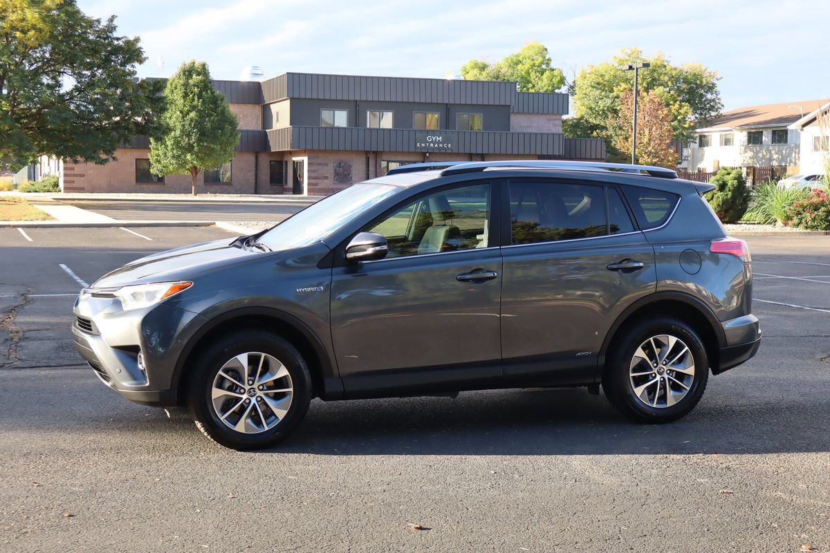 Used 2018 Toyota RAV4 XLE w/ Convenience Package AWD/4WD image 10