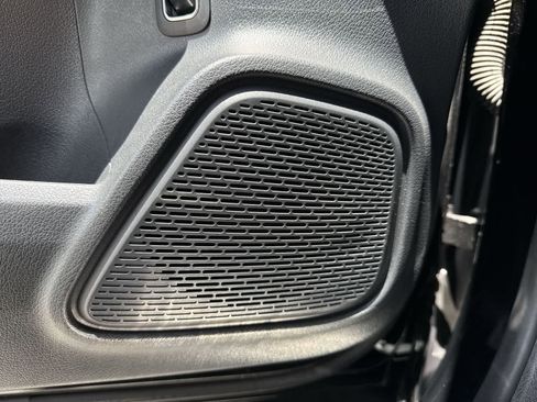 Used 2022 Mercedes-Benz GLB 250 image 33