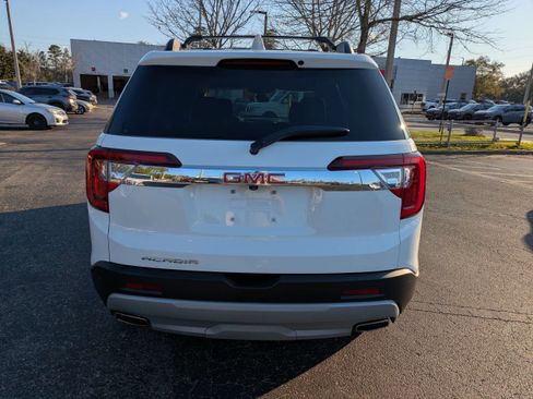 Used 2023 GMC Acadia SLE w/ Driver Convenience Package FWD image 5
