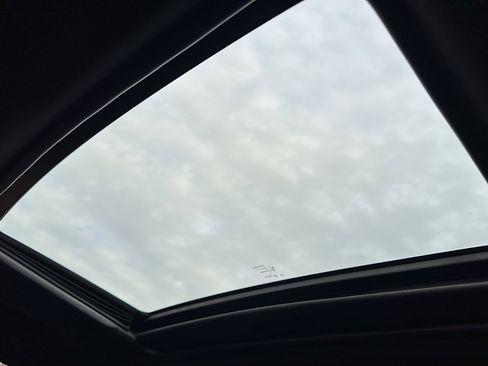 Used 2016 Dodge Challenger R/T Scat Pack w/ Leather Interior Group image 33