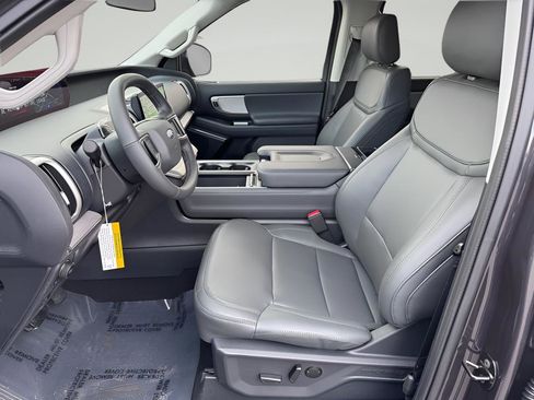 New 2026 Ford Expedition Active image 10